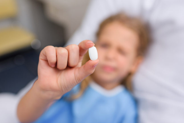 Читать статью Антибиотики и дети: когда нужны и как принимать?