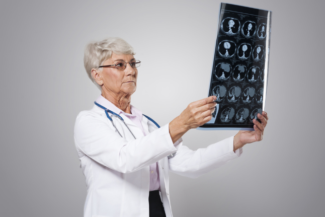 Читать статью Что делать, если врач поликлиники отказался выдать направление на срочный рентген?
