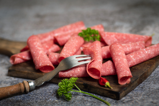 Читать статью Избыток переработанного красного мяса в рационе увеличивает риск деменции