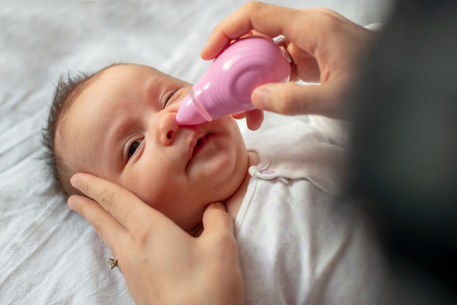 Как правильно проводить промывание носа ребенку и выбирать раствор