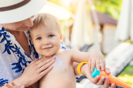 Читать статью "Как правильно выбрать детский солнцезащитный крем?"
