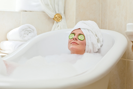 Читать статью "Как заботиться о себе, если не любишь ванну с пеной"