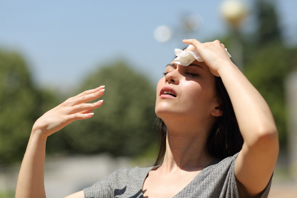 Читать статью "Какие лекарства следует с осторожностью принимать в жару?"