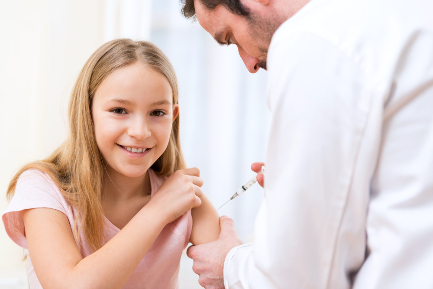 Читать статью "Какие прививки защищают ребёнка от COVID-19"