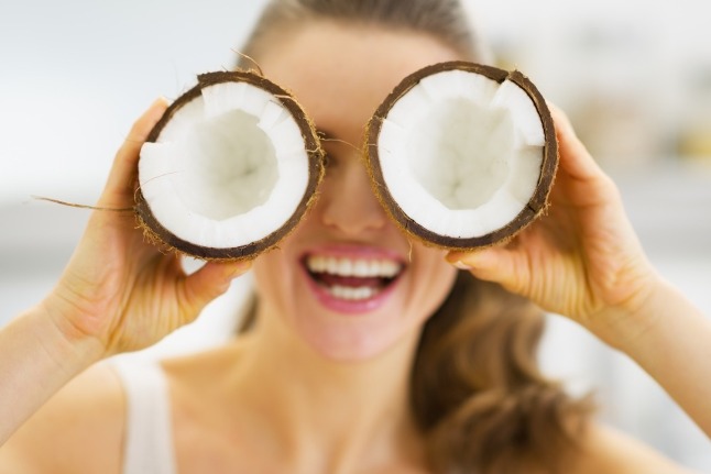 Читать статью Кокосовое масло и вода: что полезного в продуктах из пальмовых плодов?