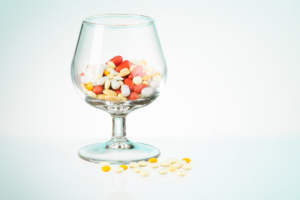 Читать статью "Лекарства и алкоголь: во время лечения лучше не пить"