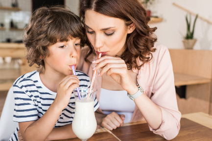 Читать статью "Молочный коктейль — как из калорийного сделать полезный?"