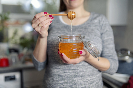 Читать статью Можно ли нагревать засахарившийся мёд?