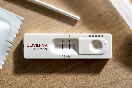 Читать статью Новый штамм COVID-19 добрался до Европы. Стоит ли его опасаться?