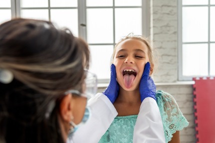Почему ребенок скрипит зубами во сне? Бруксизм у детей и его лечение