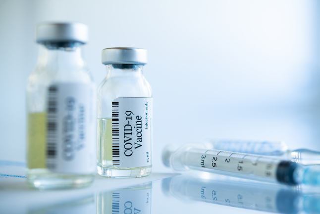 Читать статью Отличается ли иммунитет после вакцинации и перенесённого COVID-19?