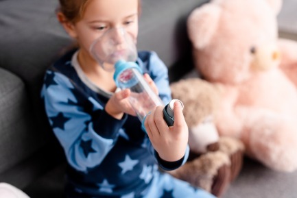 Читать статью "Перенесённые до года вирусы повышают риск астмы у детей"