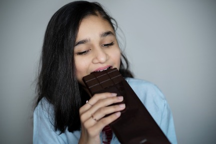 Читать статью "Почему детям не стоит давать горький шоколад?"