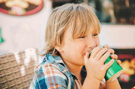 Читать статью "Почему детям нельзя пить энергетические напитки?"