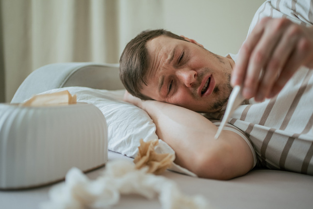 Читать статью Почему мужчины тяжелее переносят простуды, чем женщины?