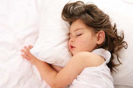 Читать статью Почему ребёнок скрипит зубами во сне