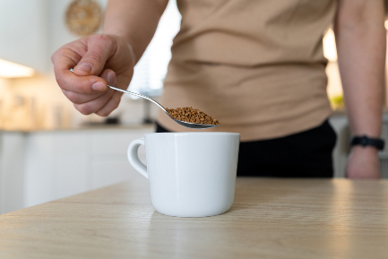 Читать статью "Привычка пить растворимый кофе может привести к проблемам с ЖКТ"
