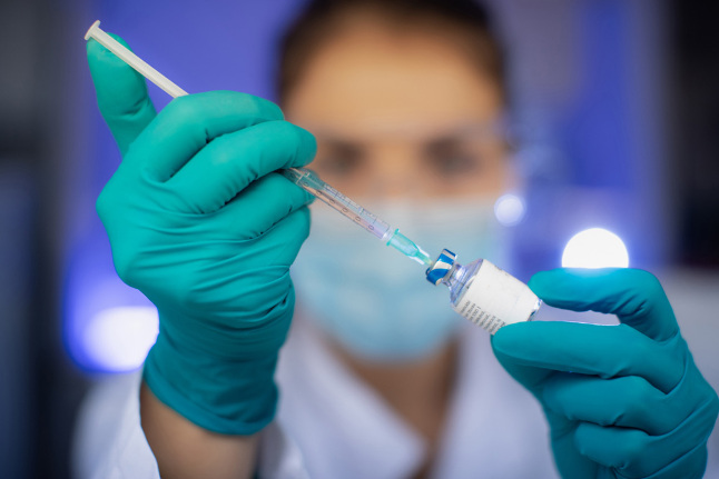 Читать статью Российской вакциной от ВПЧ разрешили прививать детей