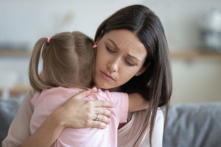 Читать статью Страх за ребёнка: как перестать быть тревожной мамой