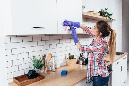 Читать статью Выбросить губки и ежедневно менять полотенца: как сохранить кухню чистой?