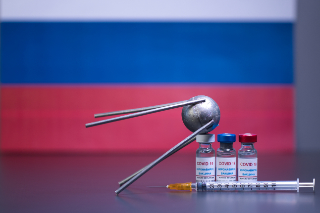 Читать статью Вирусолог опроверг миф о вакцине против COVID-19