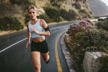 Читать статью "Жёсткие диеты оказались вредны для женщин при интенсивных занятиях спортом"